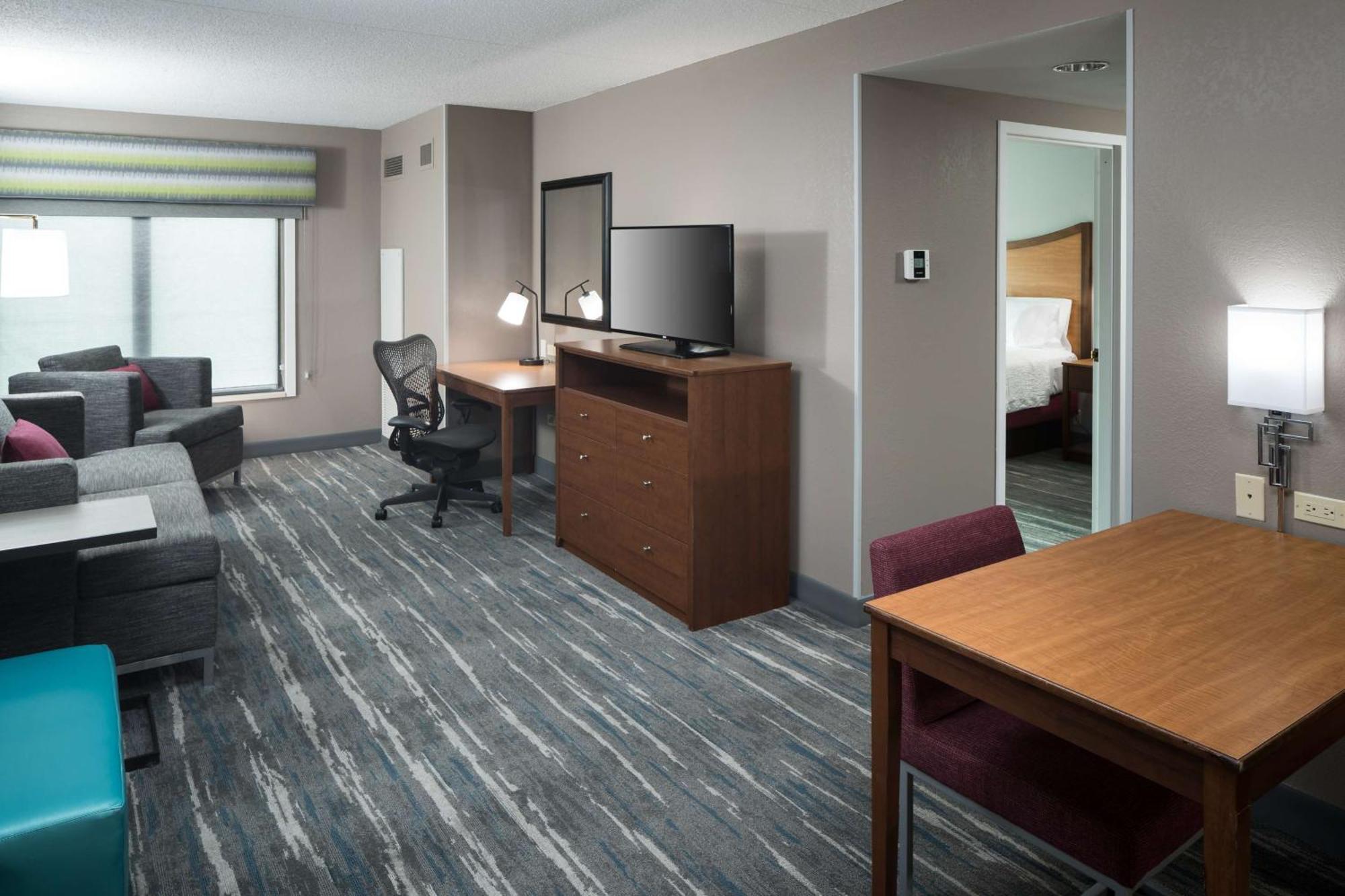Hampton Inn & Suites Chicago North Shore Skokie Exterior photo