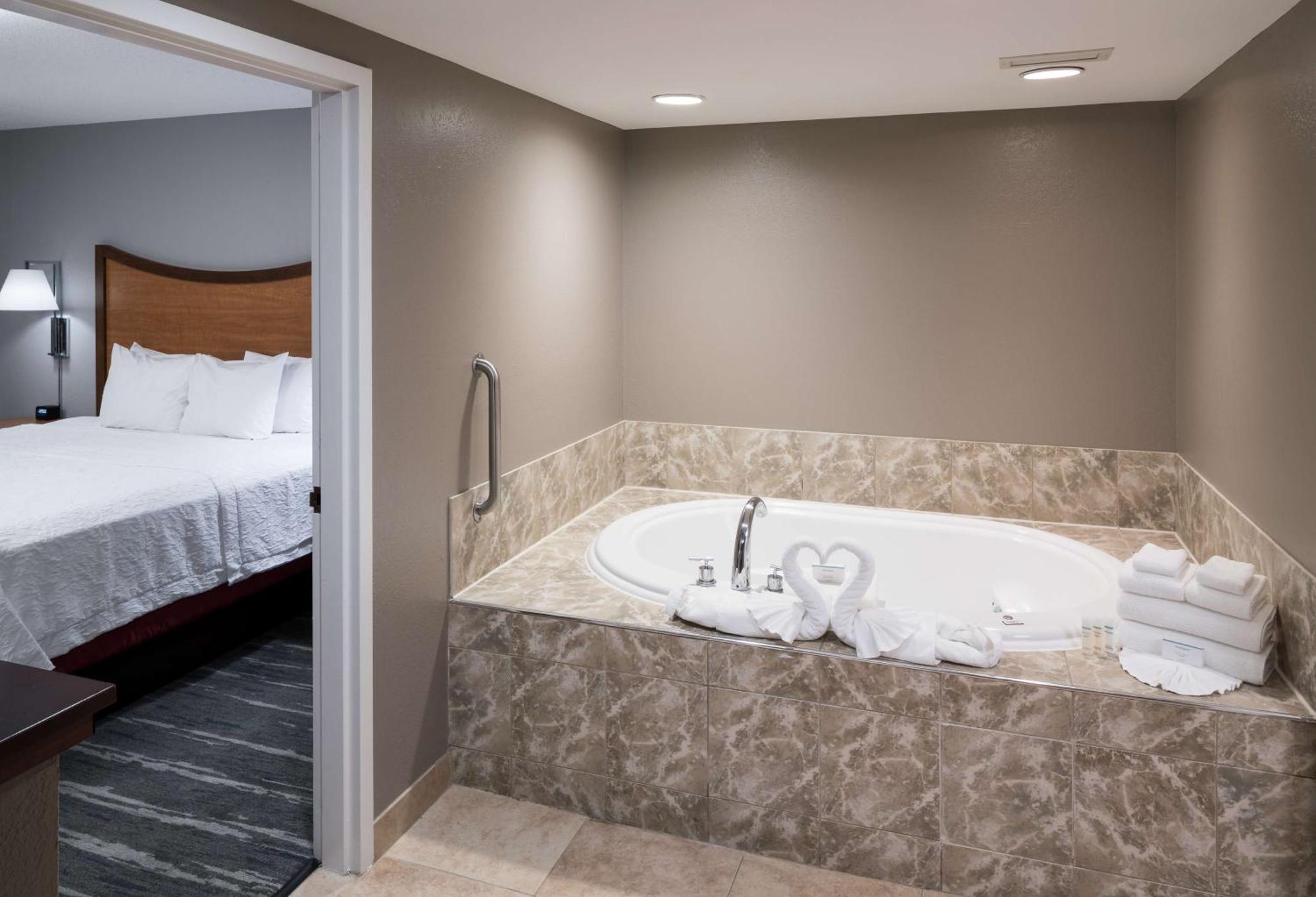 Hampton Inn & Suites Chicago North Shore Skokie Exterior photo